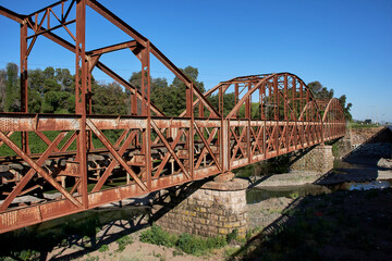 Disused railway bridge over rill Chimbarongo. Puente Los Maquis, Ramal San Fernando-Pichilemu sobre...
