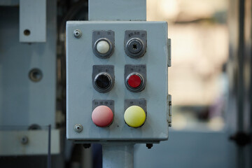 金属加工用の機械のコントロール盤のボタン - obrazy, fototapety, plakaty