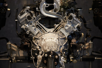 Fototapeta premium 展示している車のエンジンの様子