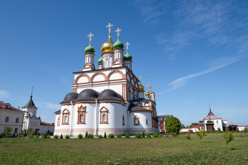 Fototapeta na wymiar View of the Cathedral of St. Sergius of Radonezh on a sunny August day. Trinity-Varnitsky Monastery. Yaroslavl region, Russia