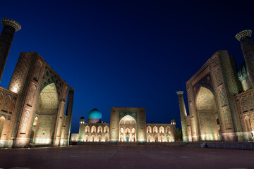 Fototapeta na wymiar Night on Registan Square, Samarkand, Uzbekistan