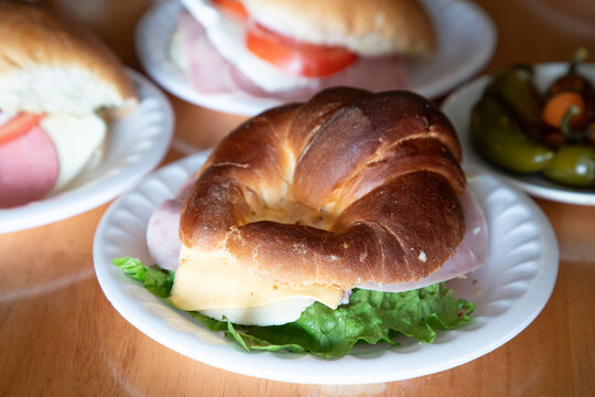 Alimento con pan y bocadillo