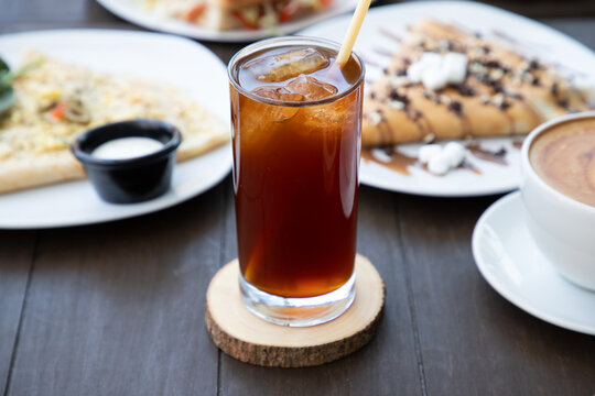 T&eacute; con alimento y copa