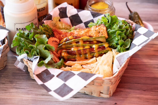 Ensalada con alimento y verduras