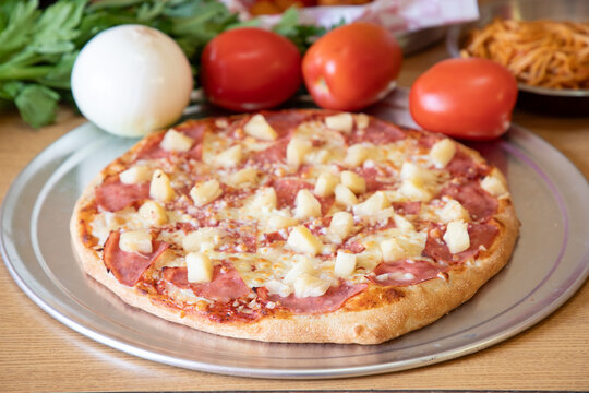 Pizza con alimento y queso