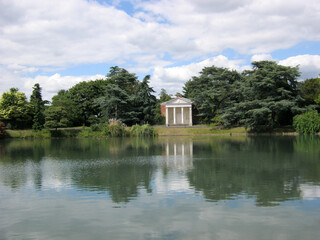 Fototapeta na wymiar English landscape with a lake and a white gazebo on the shore