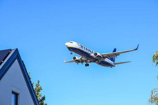 avion vol survol voyage pilote Ryanair Boeing 737 riverain nuisances