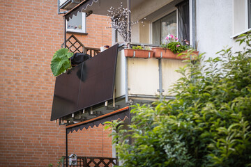 Balkonkraftwerk Solarpanel an einem Balkon in Hilden, Deutschland