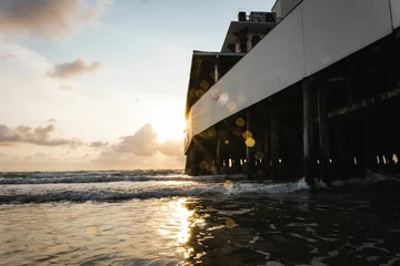 Photo sur Plexiglas Descente vers la plage Oceanside beach landscape by the boardwalk with water waves rolling in at sunrise, Daytona beach FL