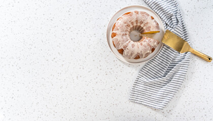 Simple vanilla bundt cake from box cake