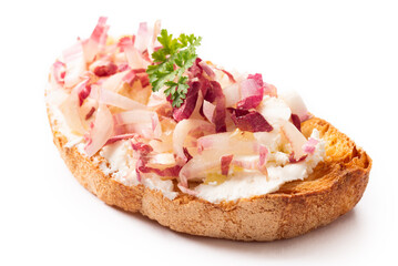 Deliziosa bruschetta condita con crema di formaggio e radicchio, cibo italiano 