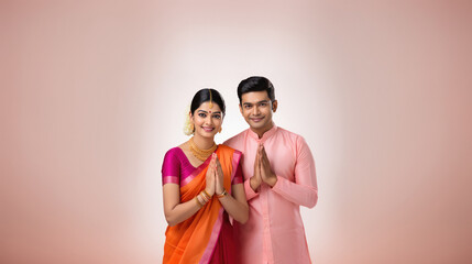 Obraz premium Indian couple in traditional wear and doing namaste or welcome gesture.