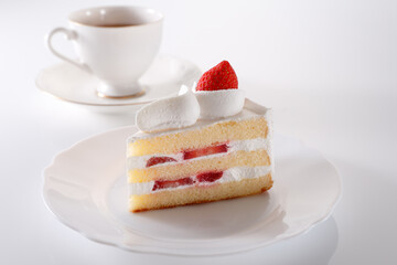 瑞々しいイチゴがのった美味しそうなショートケーキ