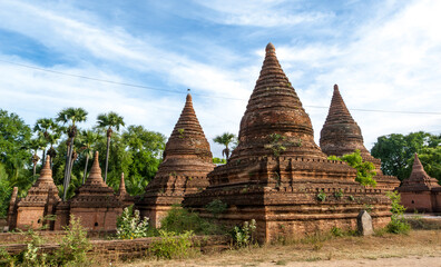 Fototapeta premium Buddhist temples and pagodas in Bagan, Myanmar, Asia
