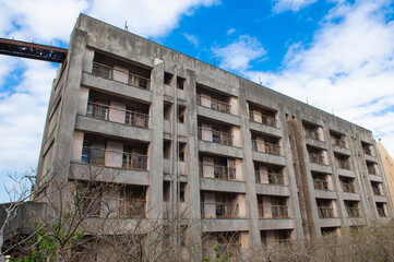 池島炭鉱跡「炭鉱住宅・8階建てアパート」