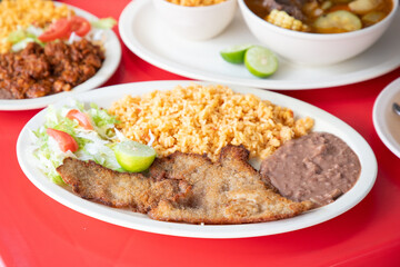 milanesa de pollo empanizada