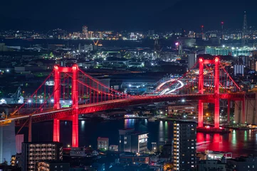 Foto op Plexiglas 高塔山から望むライトアップされた若戸大橋 © Kinapi