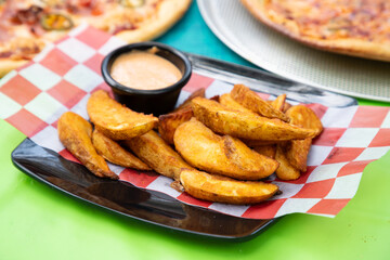 papas en gajos