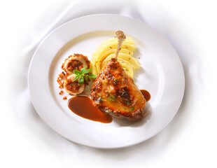 Entenkeule, Geflügel, fine dining, krosse Ente, Sauce, Jus,