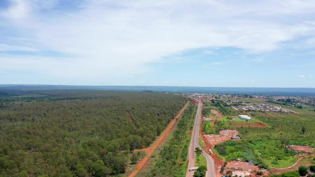 Floresta Nacional de Bras&iacute;lia, vista a&eacute;rea com cidade de Taguatinga ao fundo, foco seletivo