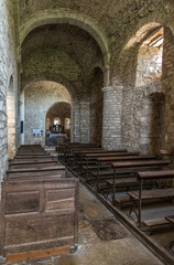 Intérieur de l'église romane de Saint-Hymetière, Jura, France