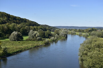 Fototapeta na wymiar Landschaft an der Weser in Vlotho