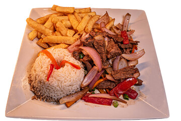 Lomo saltado de res