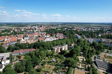 Stadt Brandenburg, Blick von der Friedenswarte auf die Altstadt 2023