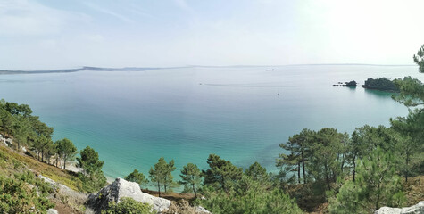 Presqu'île de Crozon : Panoramique sur une baie vers le cap de la chèvre