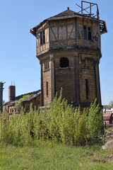 Die Reste eines alten Wasserturm f&uuml;r Dampflokomotiven.