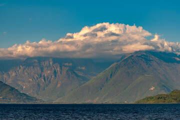 Fototapeta na wymiar The wonderful Lake Como in Italy and the surrounding mountains