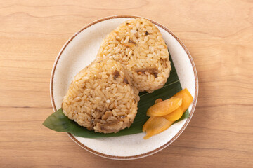 舞茸おこわ　おむすび