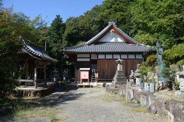 成願寺　鐘楼と本堂　滋賀県東近江市