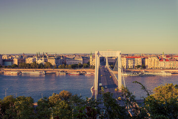Fototapeta premium View of Elisabeth bridge (Erszebet hid) in Budapest during summer evening