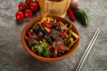 Asian wok with noodle, vegetables and beef