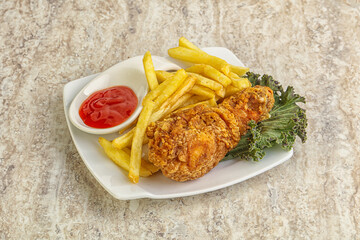 Crispy chicken leg with fry potato