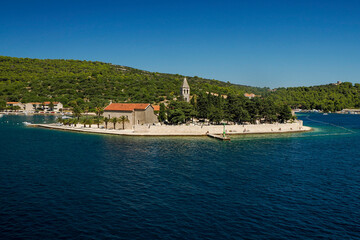 Obraz premium vis island croatia view from the ferry