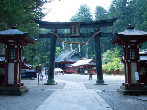 Tori dans le parc des sanctuaires japonais de Nikko, pr&egrave;s de Tokyo. 
