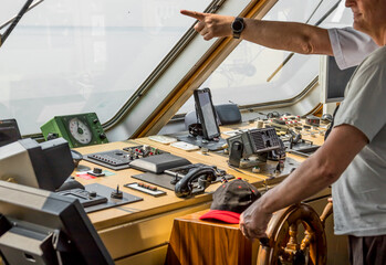 navigating the ship on the captain's bridge © LIMARIO