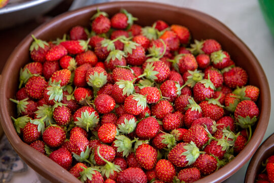 The small size of the starberry fruit is kept for sale