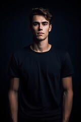 Naklejka premium Handsome men in black t-shirt mockup