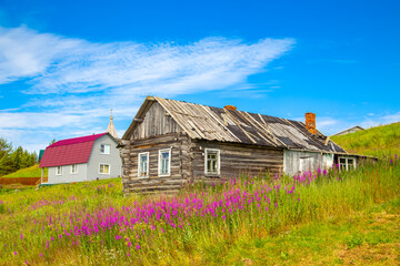 Fototapeta na wymiar Wooden house in a village on the White Sea.