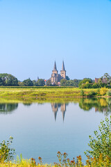 Stadtansicht von Xanten am Niederrhein mit Dom, Karthaus und Kriemhildmühle