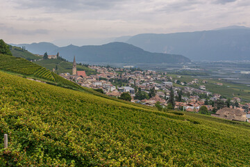 Obraz premium village in the valley