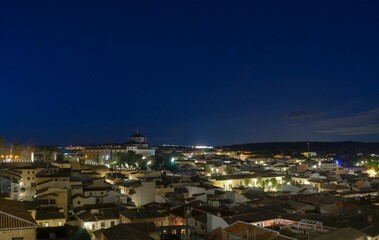 Naklejka premium Panoramic view of an area of the city of Toledo at night with its illuminated cases.
