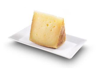 Queso curado sobre plato en fondo blanco. Cured cheese on plate on white background.