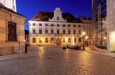 Fototapeta na wymiar University Square in Wroclaw at dawn.