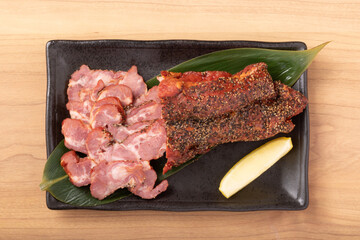 牛タン　(黒胡椒＆スモーク)　牛タン加工品