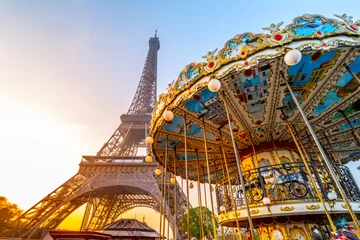 Foto op Plexiglas Historical Carousel of the Eiffel Tower. Morning photography at sunrise time. Paris, France © pyty
