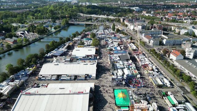 Drohnenvideo vom Stuttgarter Wasen, ohne Kamerabewegung.